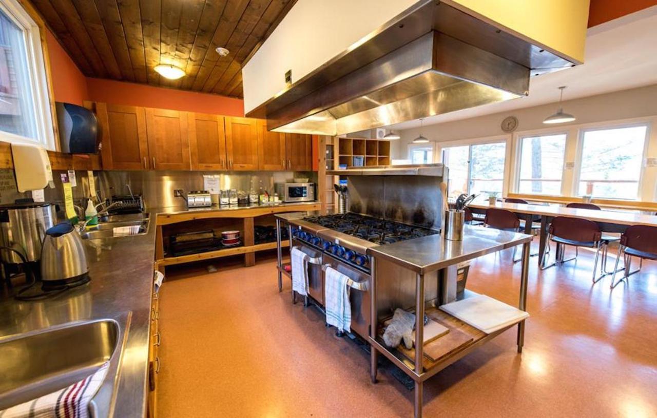 Canmore Alpine Hostel - Alpine Club Of Canada エクステリア 写真