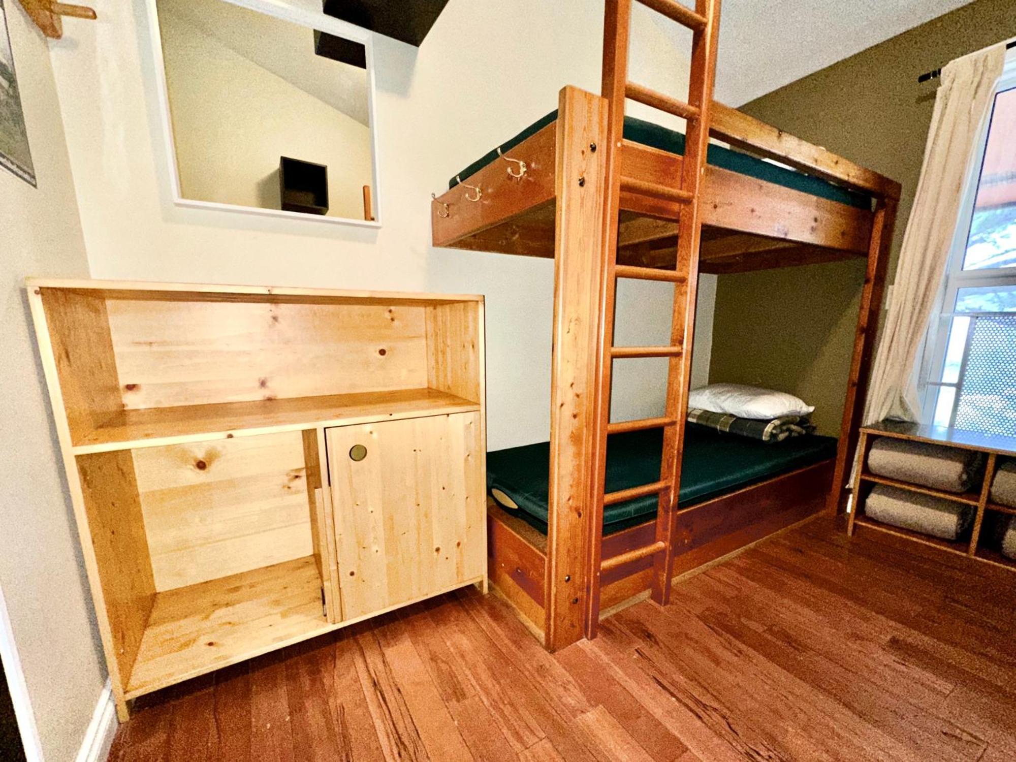 Canmore Alpine Hostel - Alpine Club Of Canada エクステリア 写真
