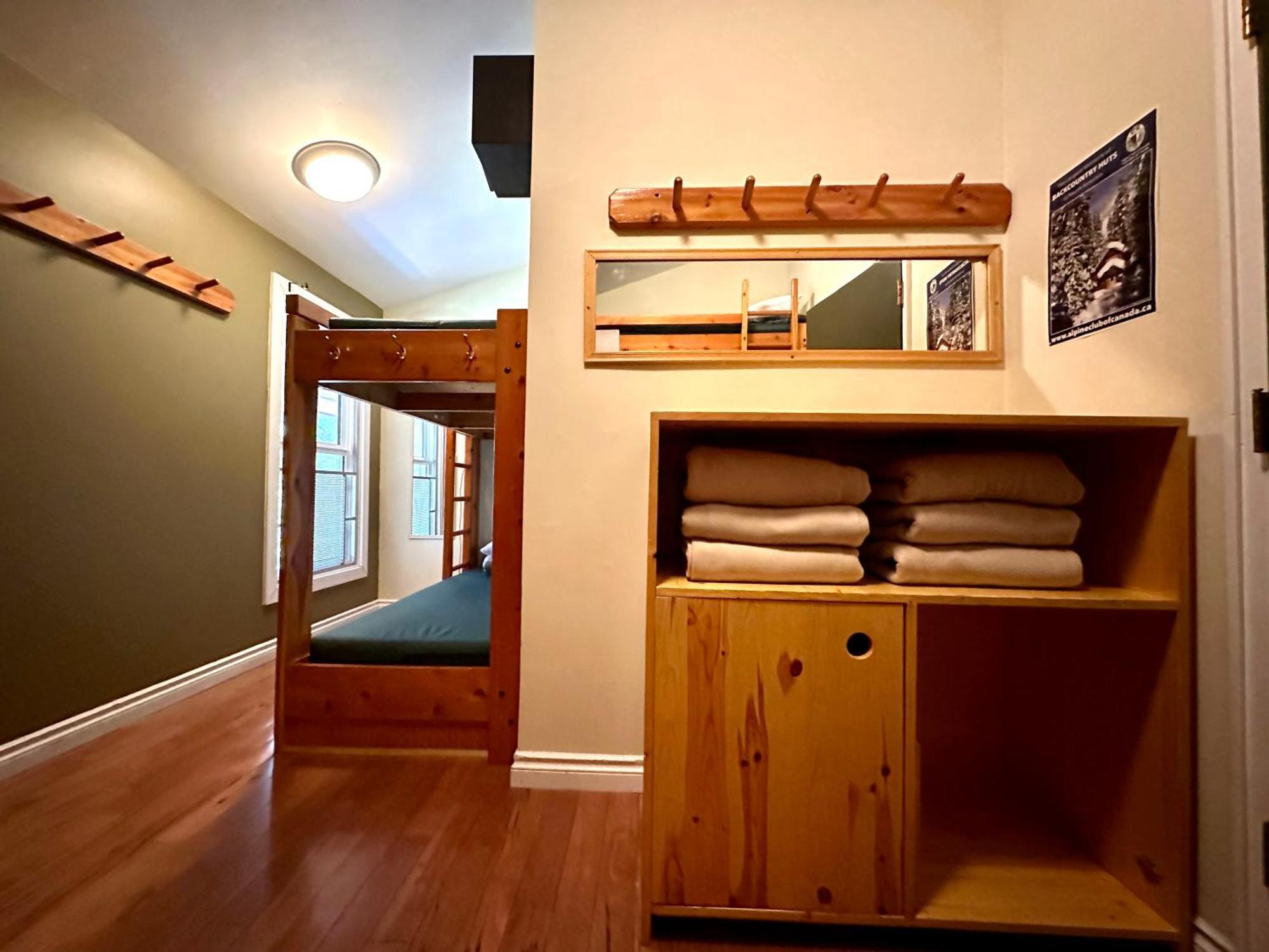 Canmore Alpine Hostel - Alpine Club Of Canada エクステリア 写真