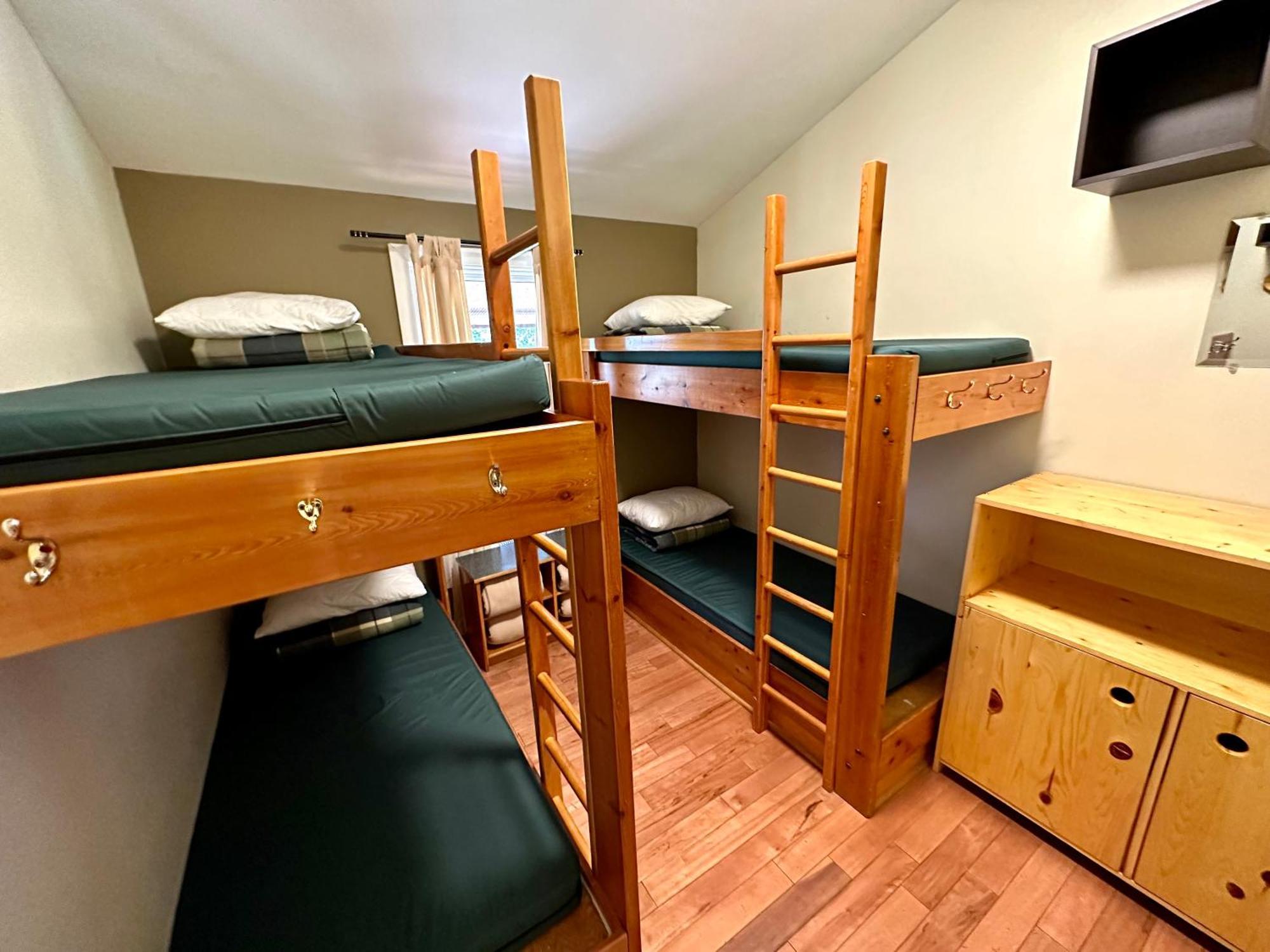 Canmore Alpine Hostel - Alpine Club Of Canada エクステリア 写真