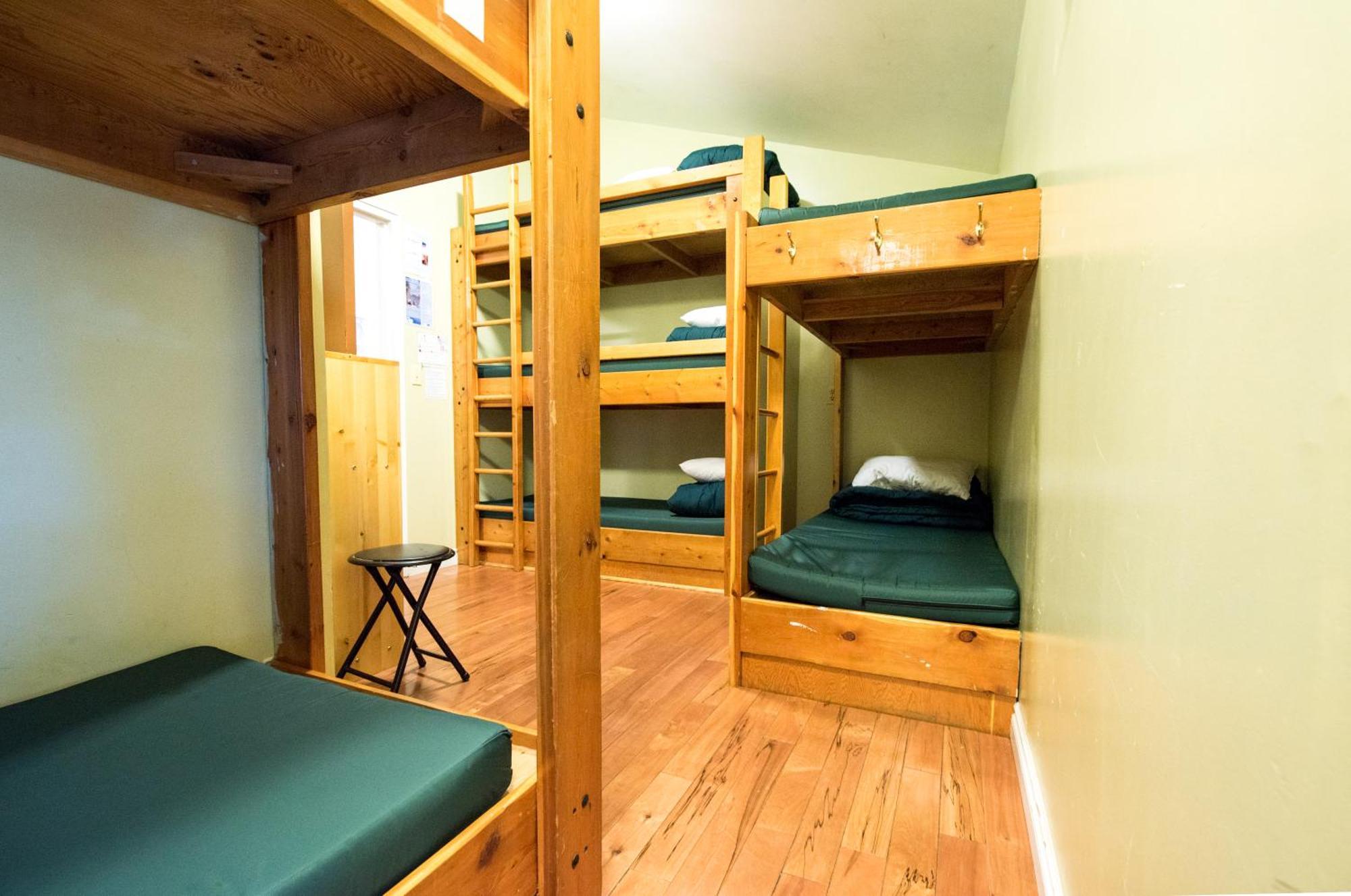 Canmore Alpine Hostel - Alpine Club Of Canada エクステリア 写真