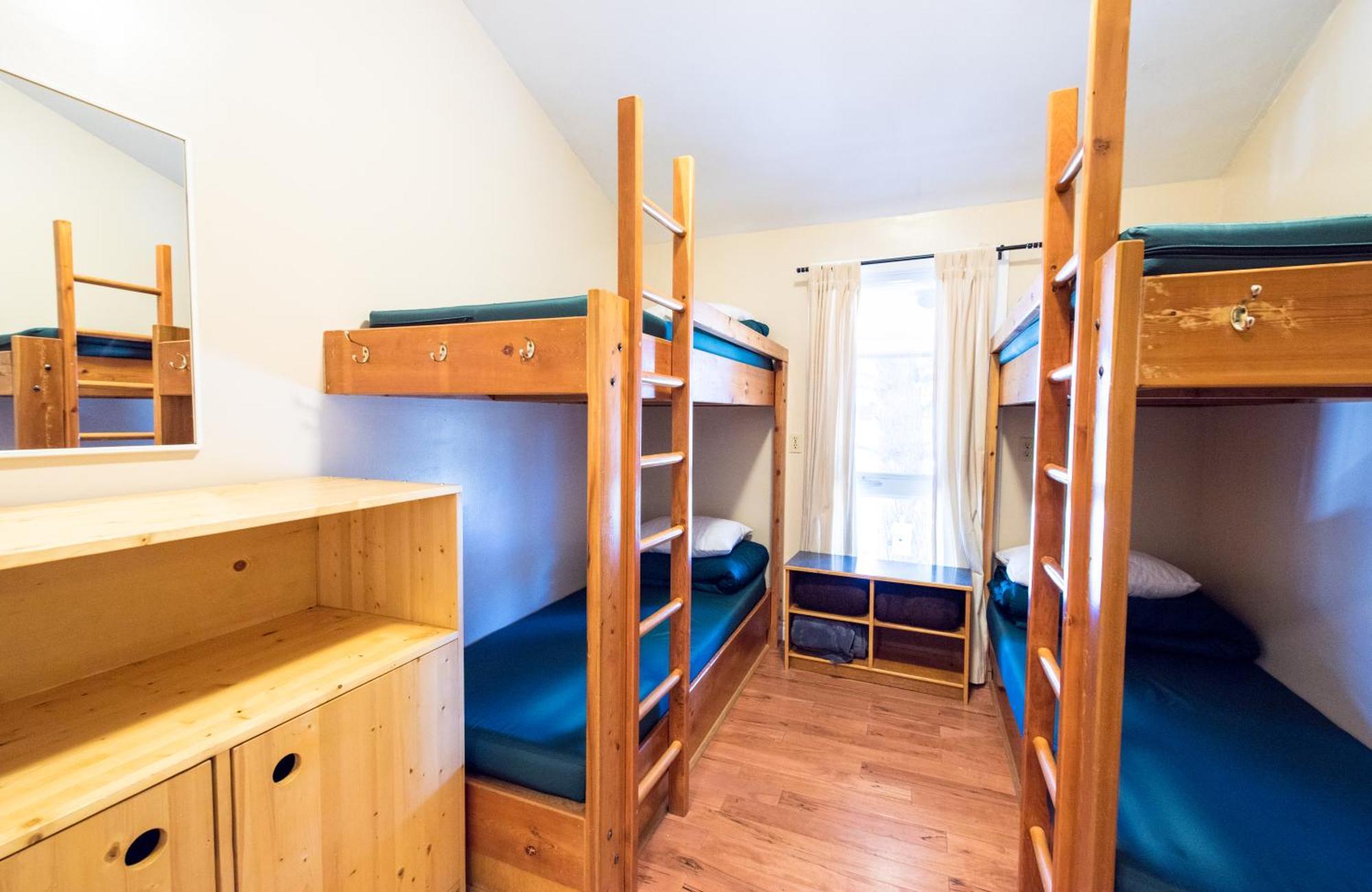 Canmore Alpine Hostel - Alpine Club Of Canada エクステリア 写真