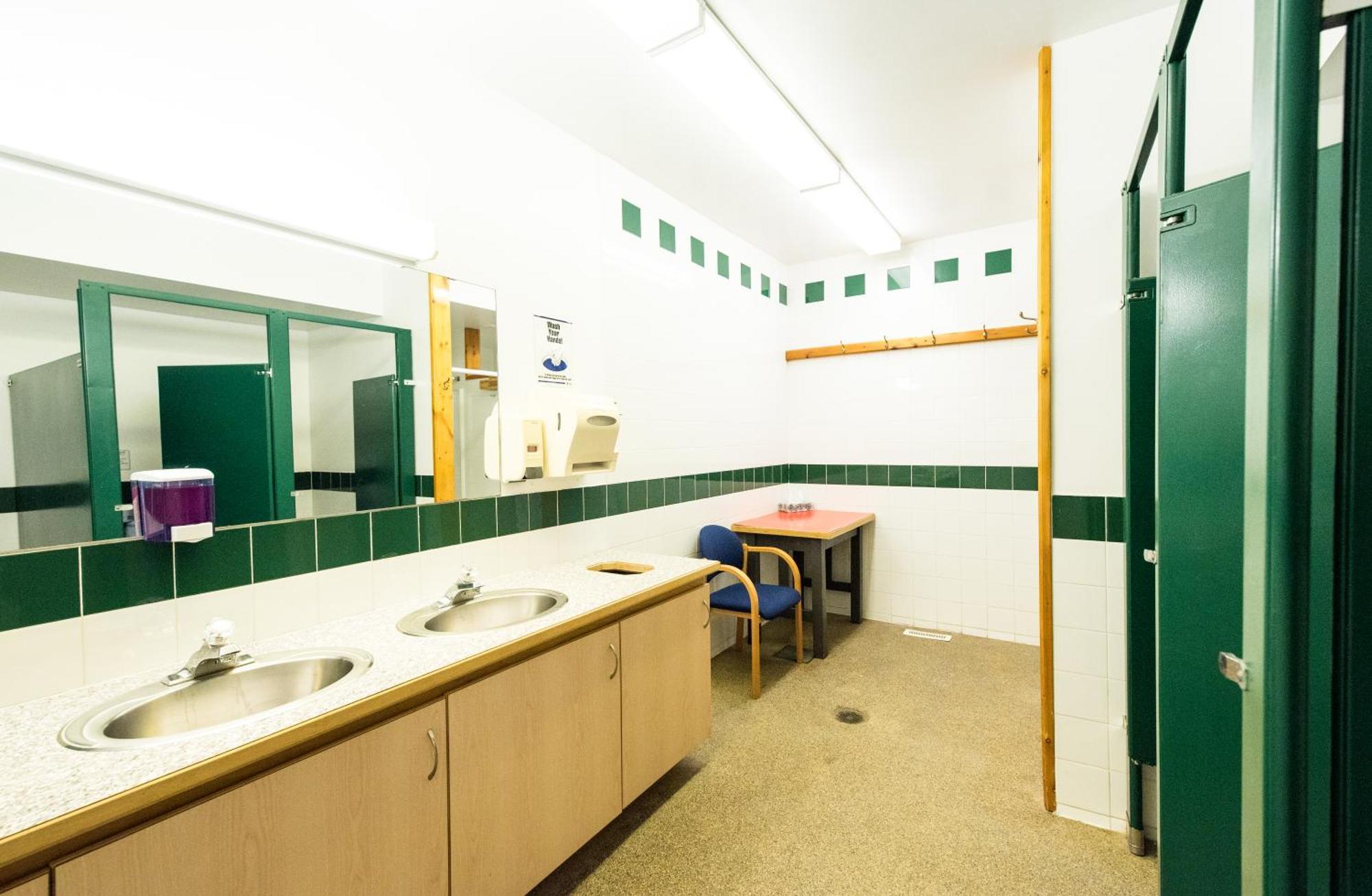 Canmore Alpine Hostel - Alpine Club Of Canada エクステリア 写真