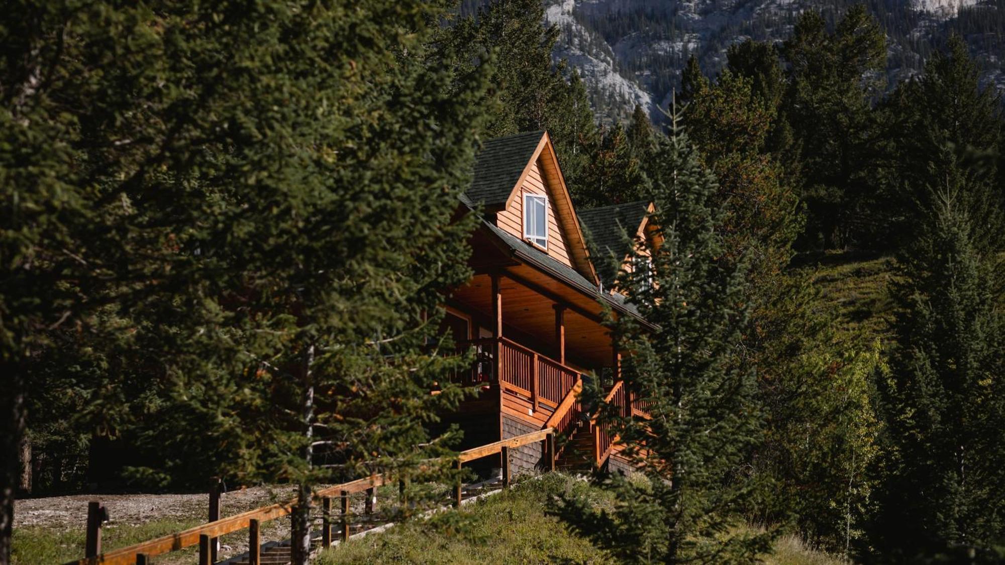 Canmore Alpine Hostel - Alpine Club Of Canada エクステリア 写真