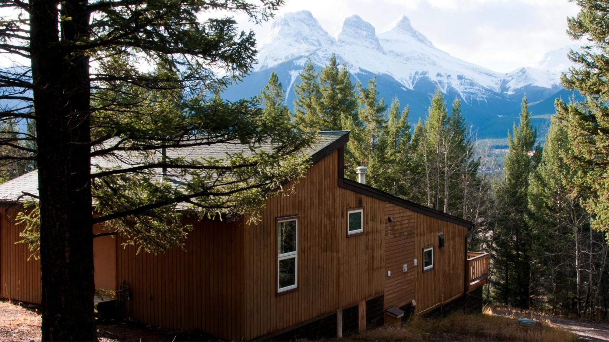 Canmore Alpine Hostel - Alpine Club Of Canada エクステリア 写真