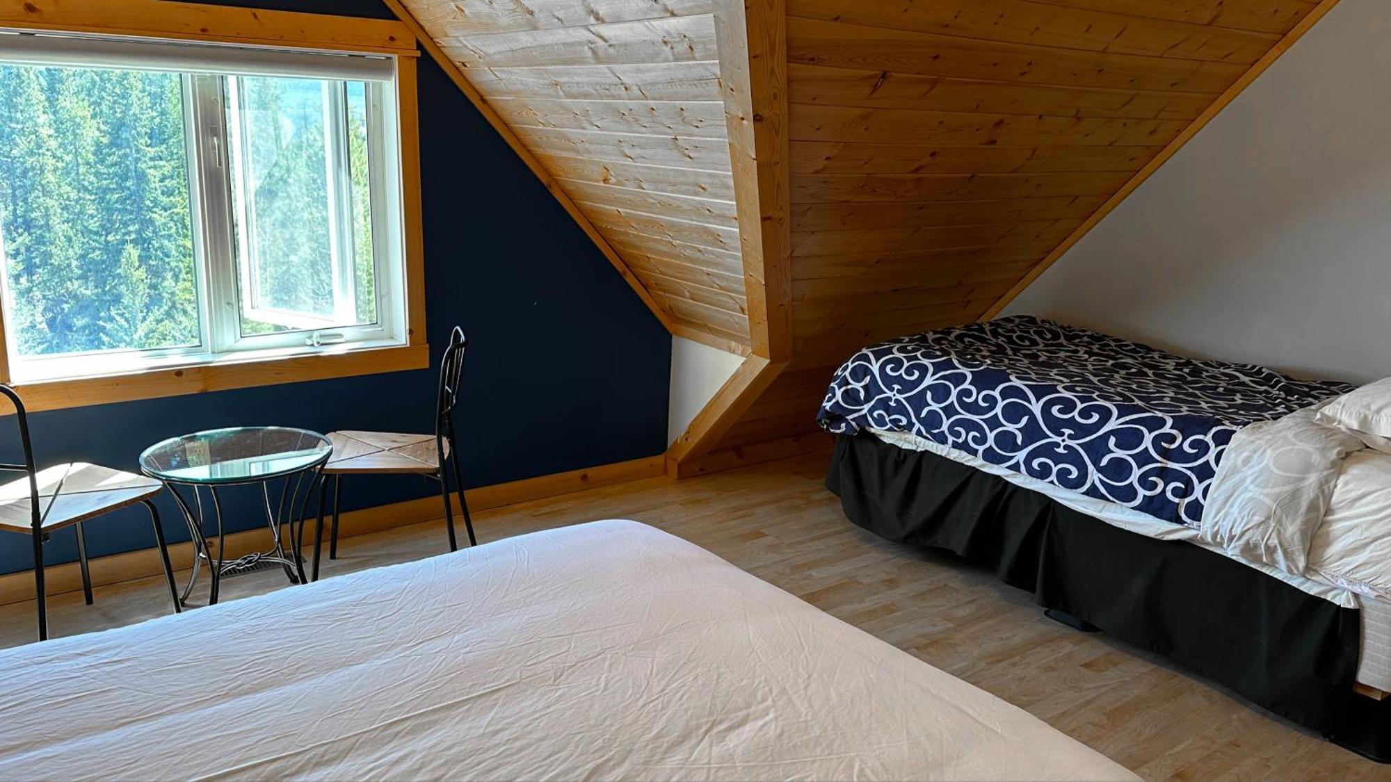 Canmore Alpine Hostel - Alpine Club Of Canada エクステリア 写真