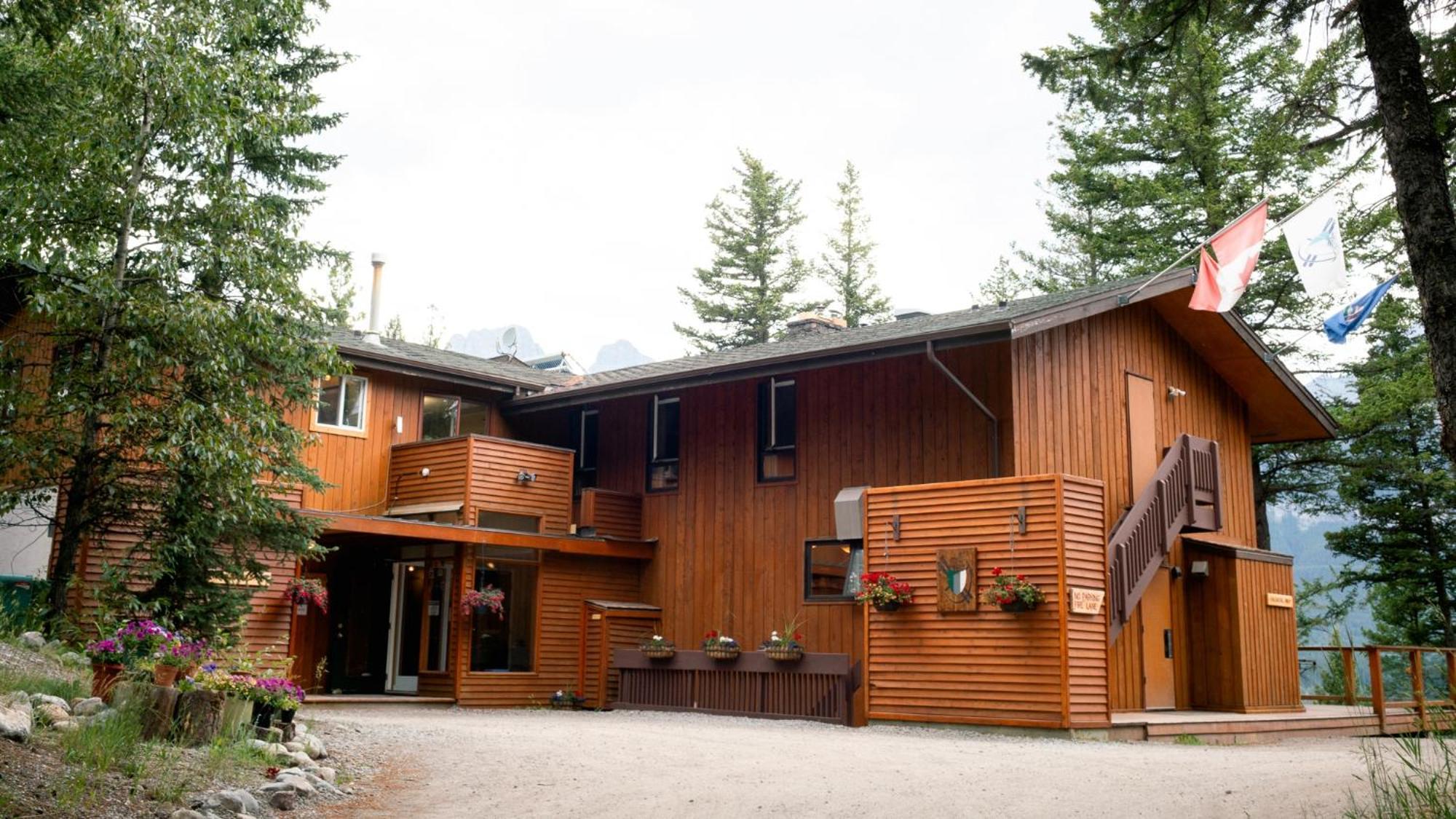 Canmore Alpine Hostel - Alpine Club Of Canada エクステリア 写真