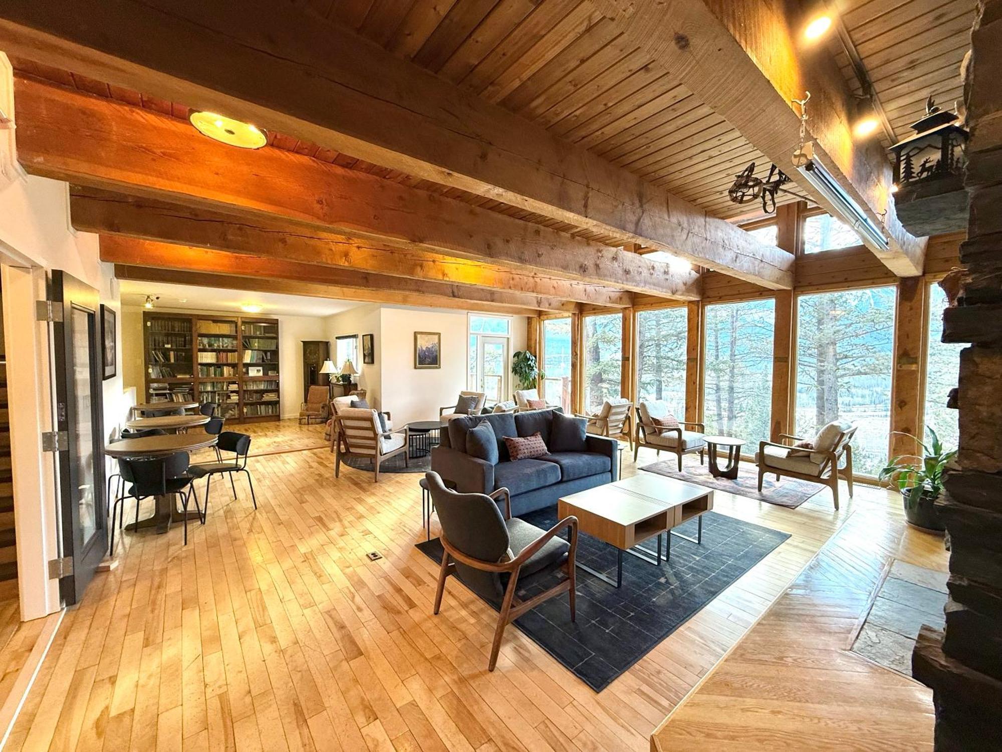 Canmore Alpine Hostel - Alpine Club Of Canada エクステリア 写真