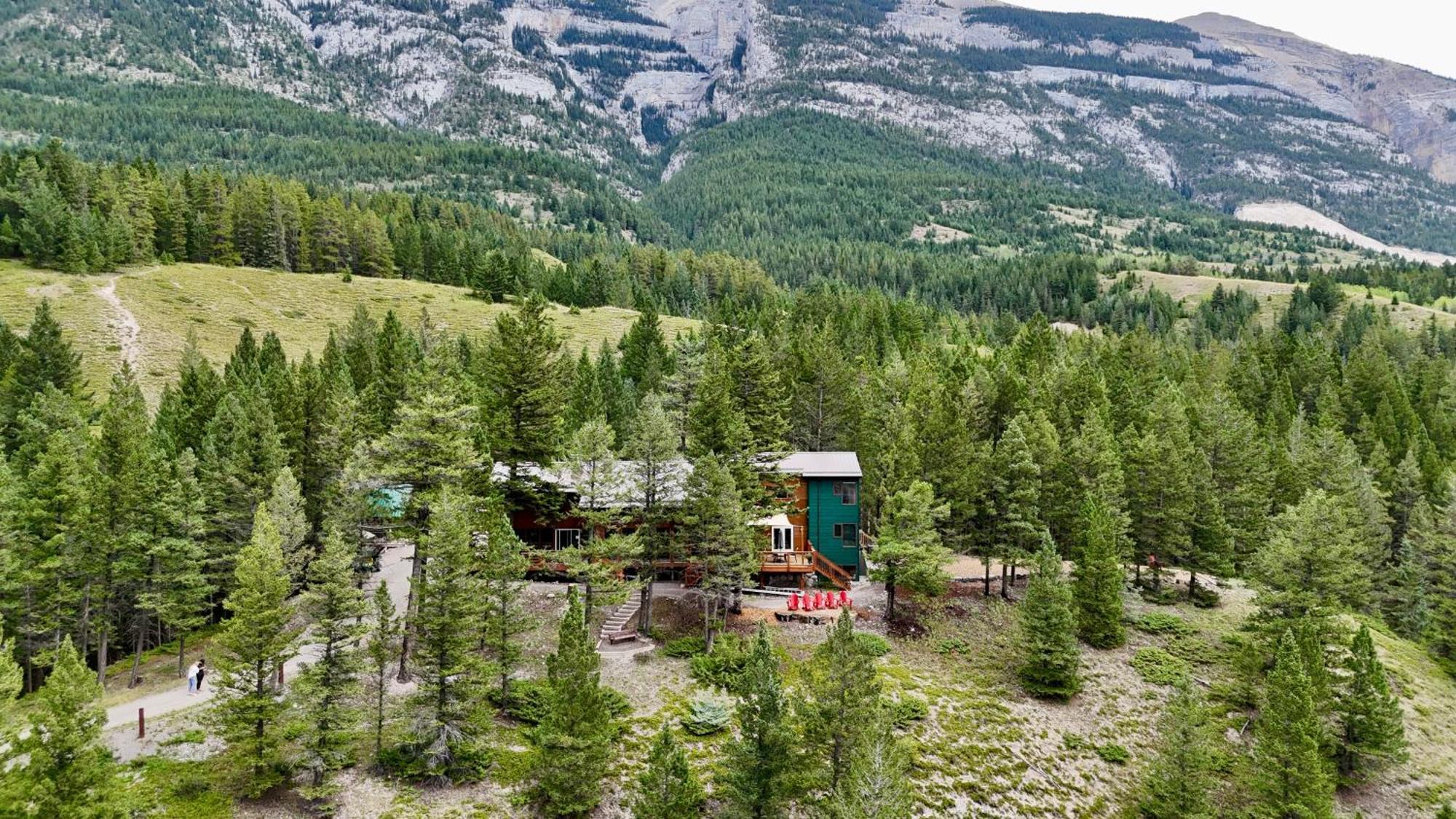 Canmore Alpine Hostel - Alpine Club Of Canada エクステリア 写真