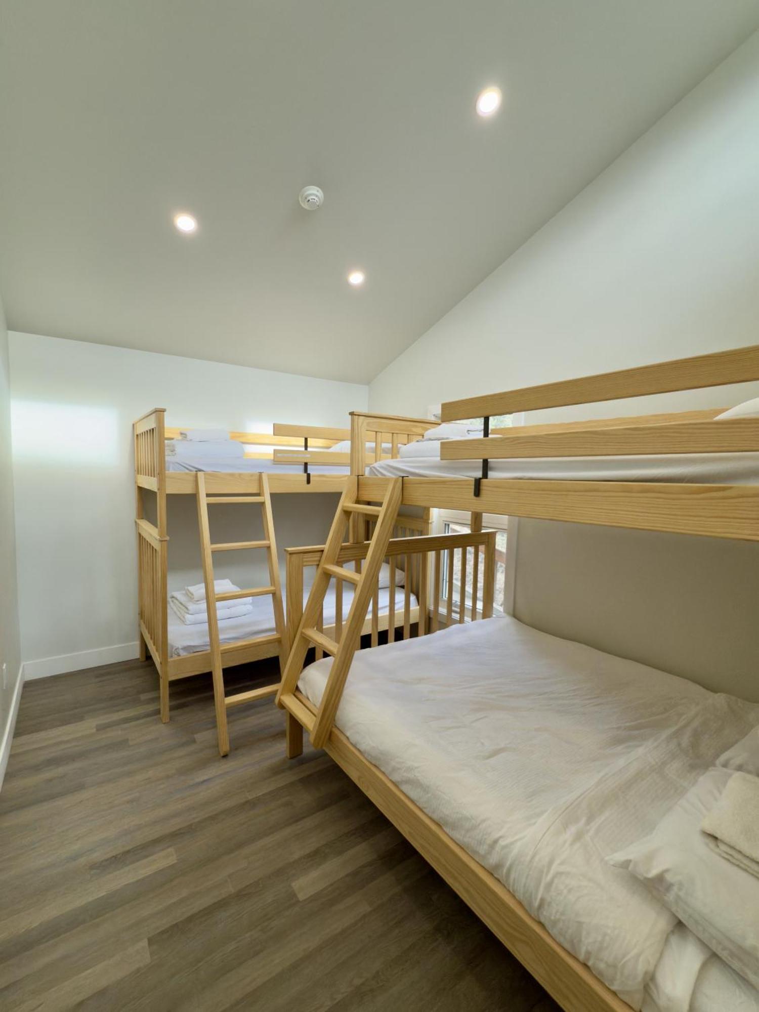 Canmore Alpine Hostel - Alpine Club Of Canada エクステリア 写真
