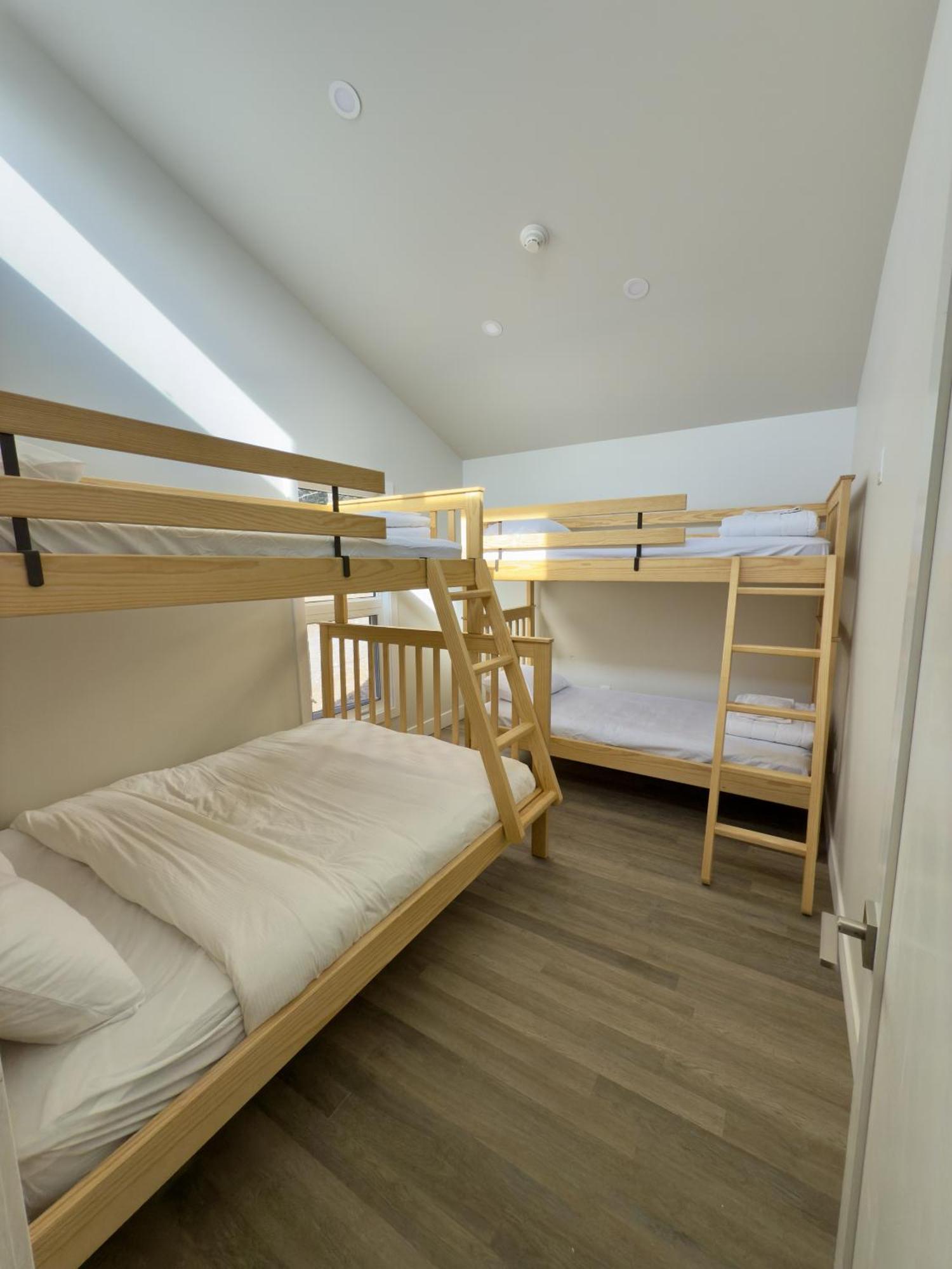 Canmore Alpine Hostel - Alpine Club Of Canada エクステリア 写真
