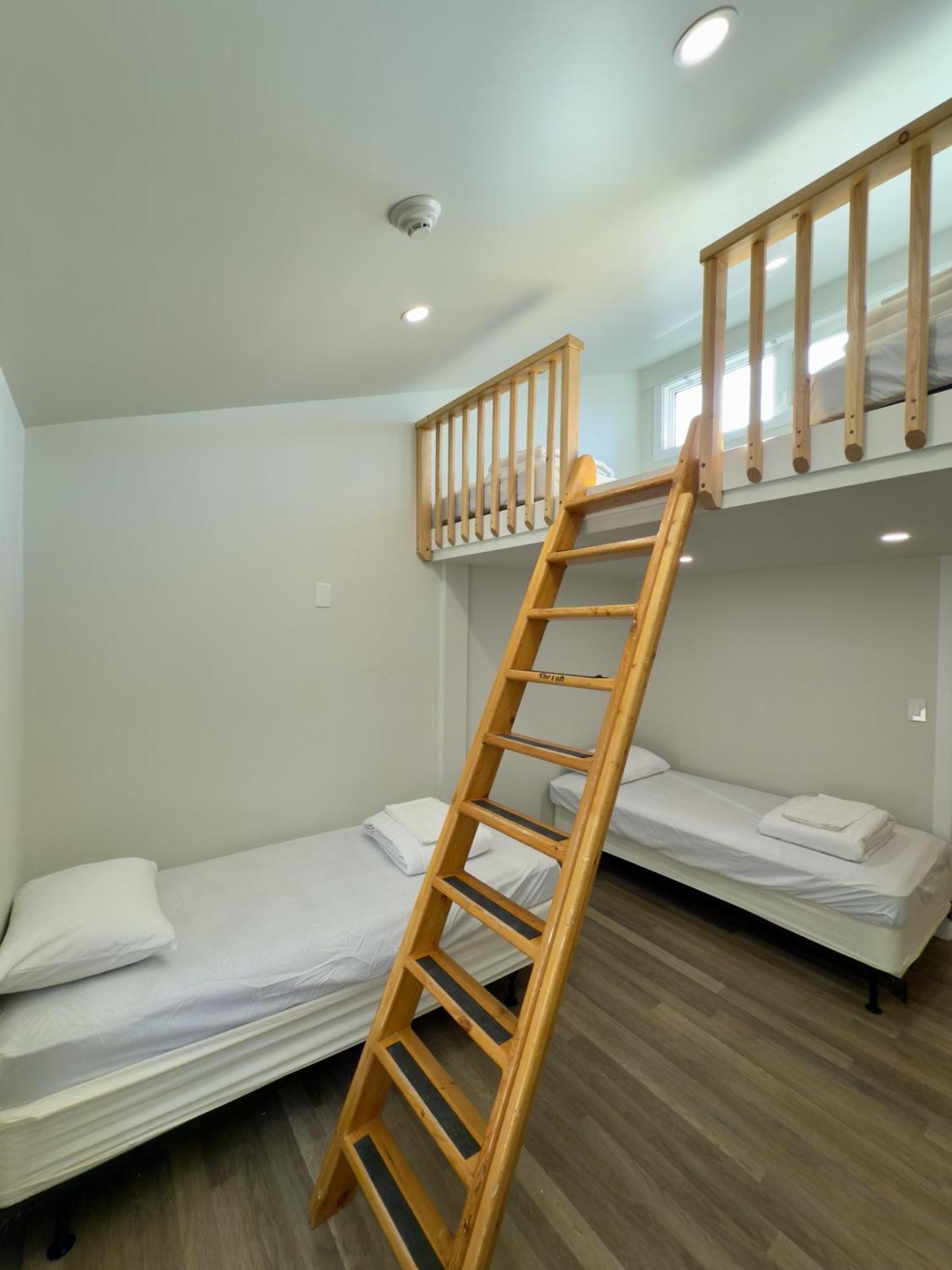 Canmore Alpine Hostel - Alpine Club Of Canada エクステリア 写真